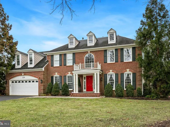 2219 Lakeshire Dr, Alexandria, VA 22308