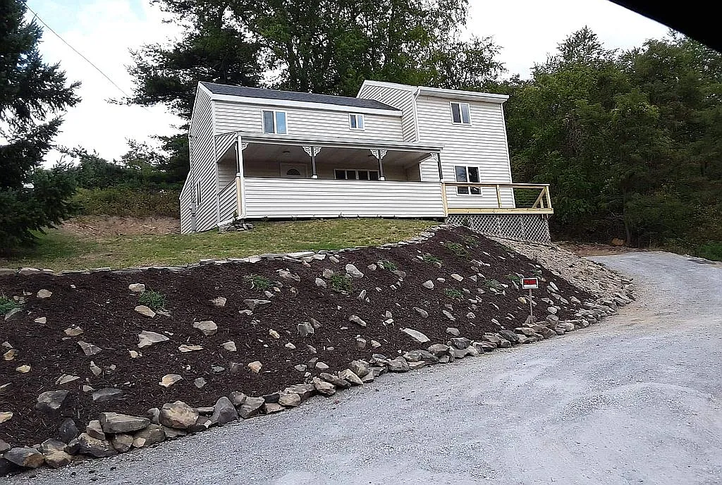 98 Summer St photo 1
