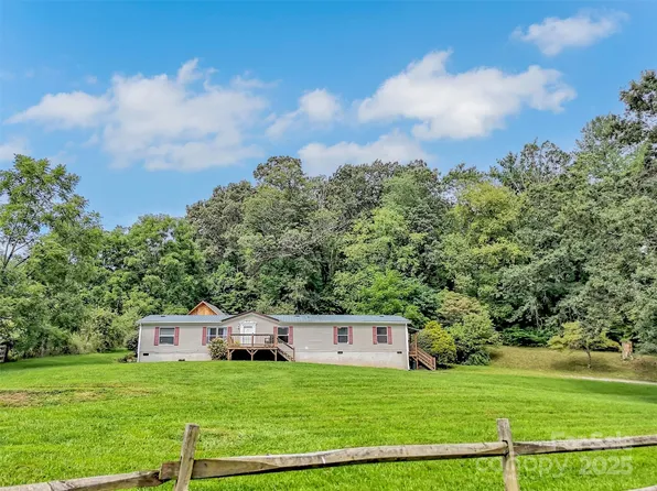 21 Crooked Trl, Canton, NC 28716