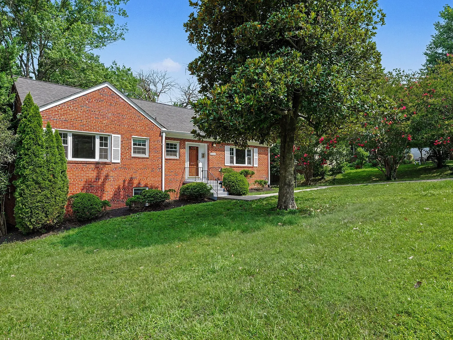 4 bed, 2900 sqft, $4,100 — Photo 1