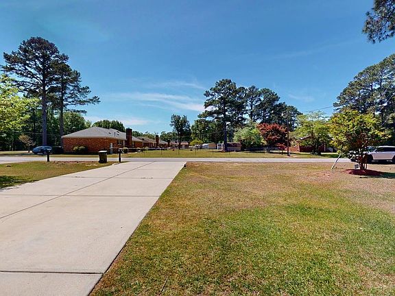 3rd image of 325 Cedar Road