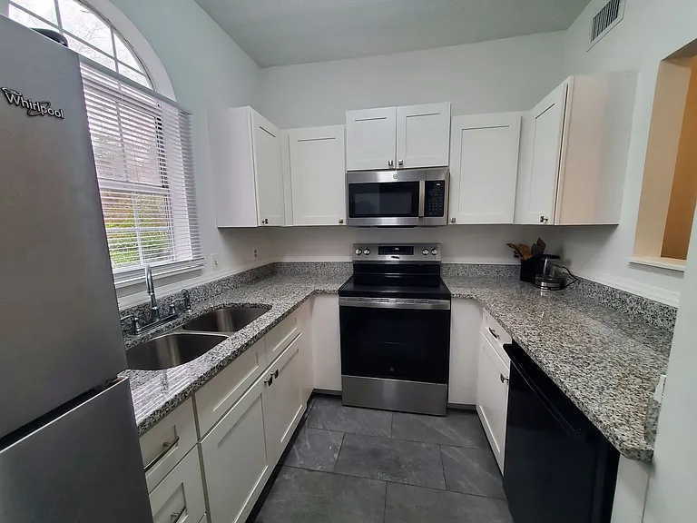 4220 Wilshire Blvd #105-C — Photo 15