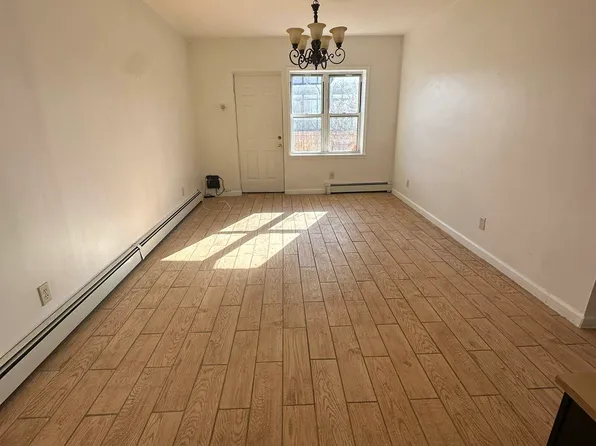 195 Stanhope Street image 1 of 8