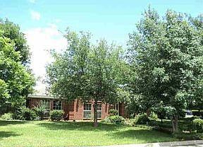 1st image of 828 Country Lane Dr