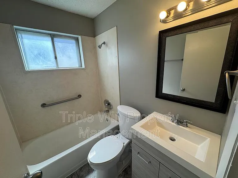 513 Coachway Ln — Photo 26