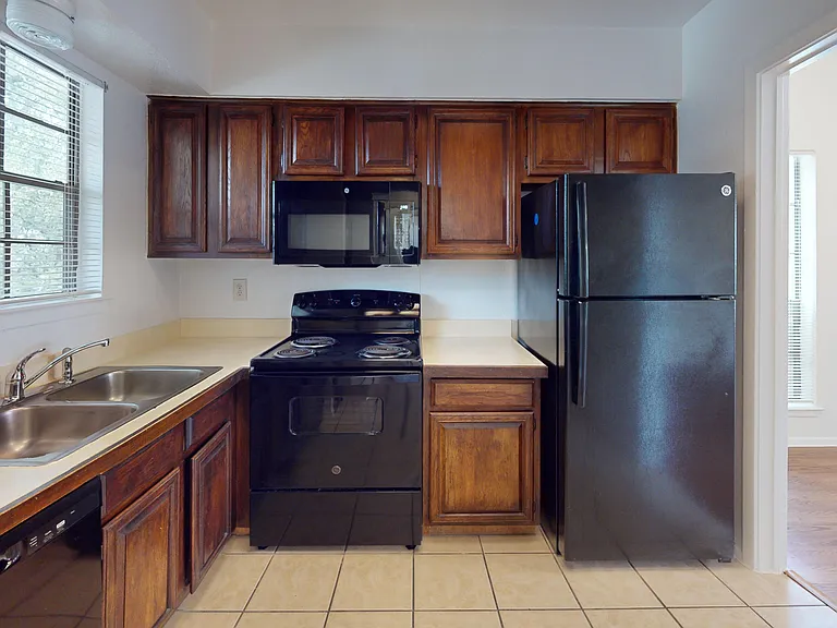 3100 Devonshire Dr #205 — Photo 3
