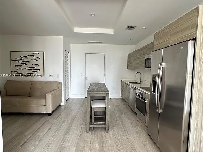 121 NE 34th St #L605 — Photo 3