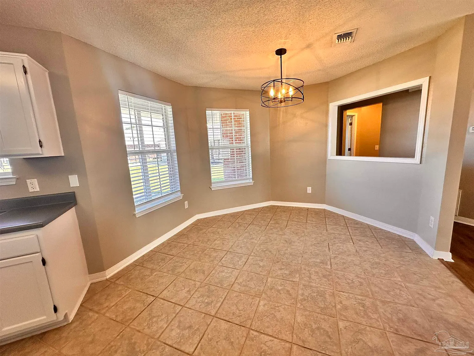 3 bed, 2.0 bath, 1950 sqft, $2,050 — Photo 4