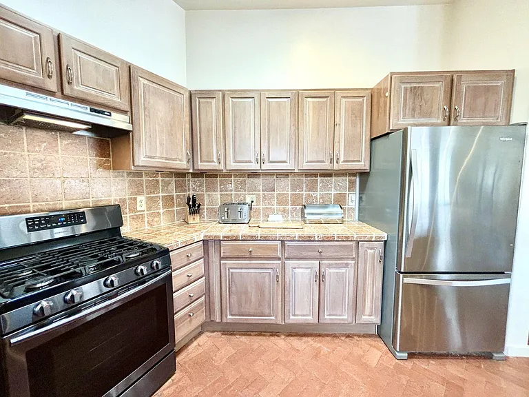 701 E Alameda St — Photo 10