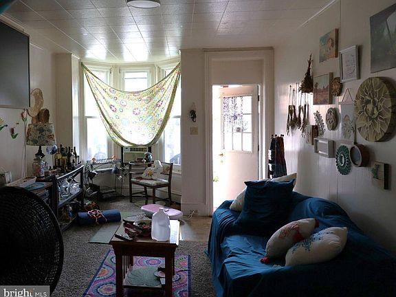 3rd image of 731 Grace St
