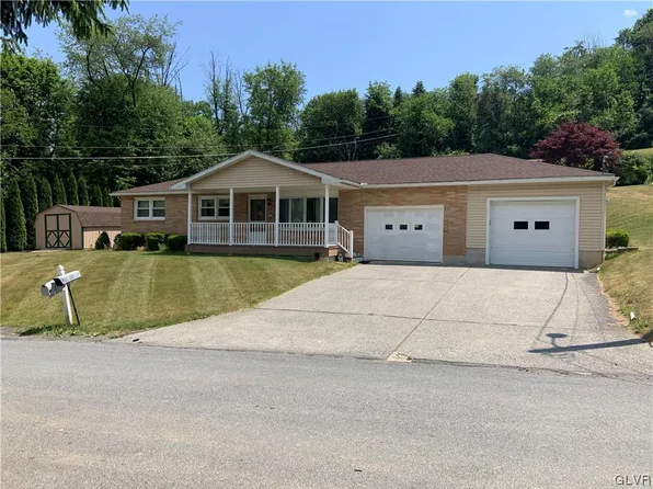 6925 Jay St, Slatington, PA 18080