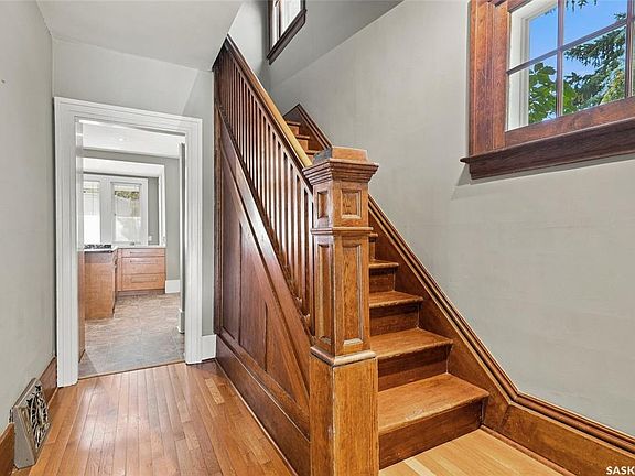 4th image of 234 10th STREET E
