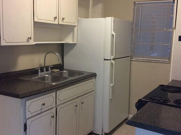 3rd image of 1606 Baltimore Ave