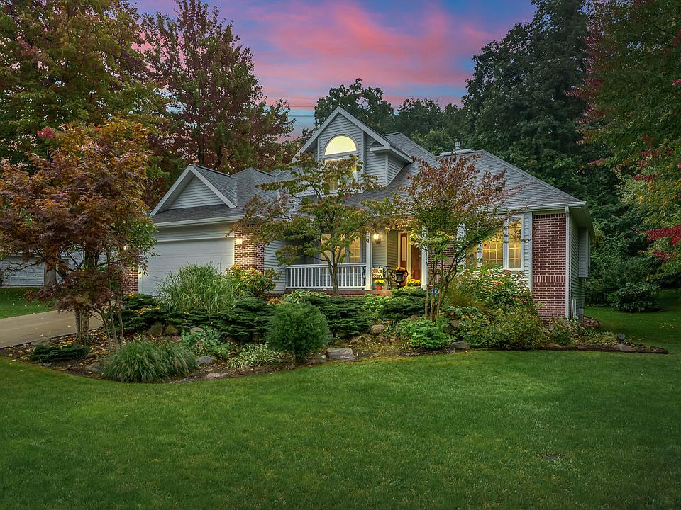 1st image of 256 Jacaranda Dr