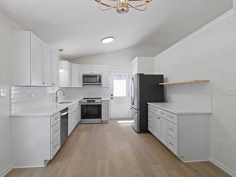 606 Gaslight Trl — Photo 6