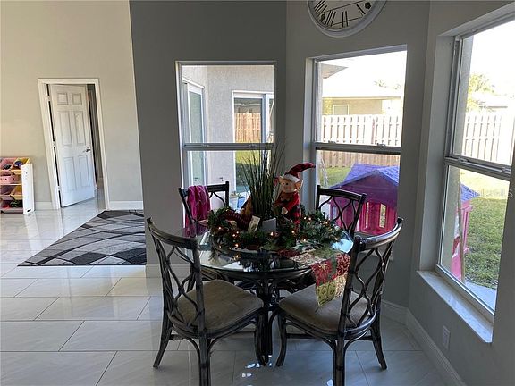 4th image of 1221 SW Albenga Ave