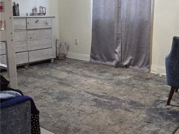 4th image of 700 W 77th St
