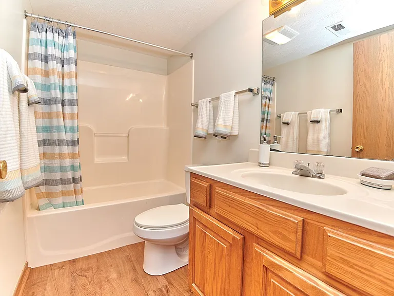 Pineview Apartments — Photo 42