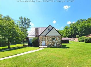 901 Green Valley Dr, Saint Albans, WV 25177
