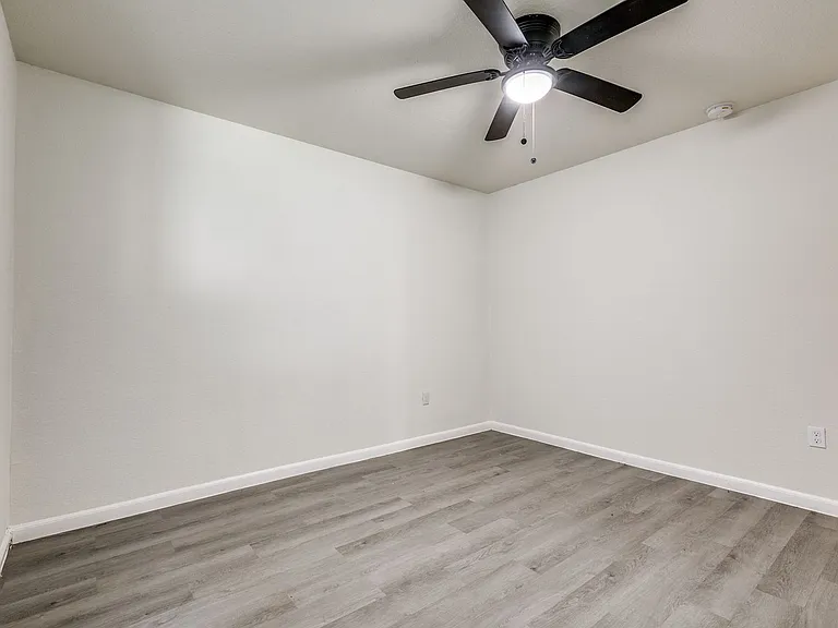 Elmwood Triplex — Photo 23