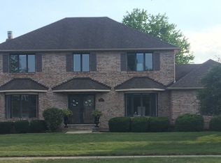 2S560 Thaddeus Cir, Glen Ellyn, IL 60137