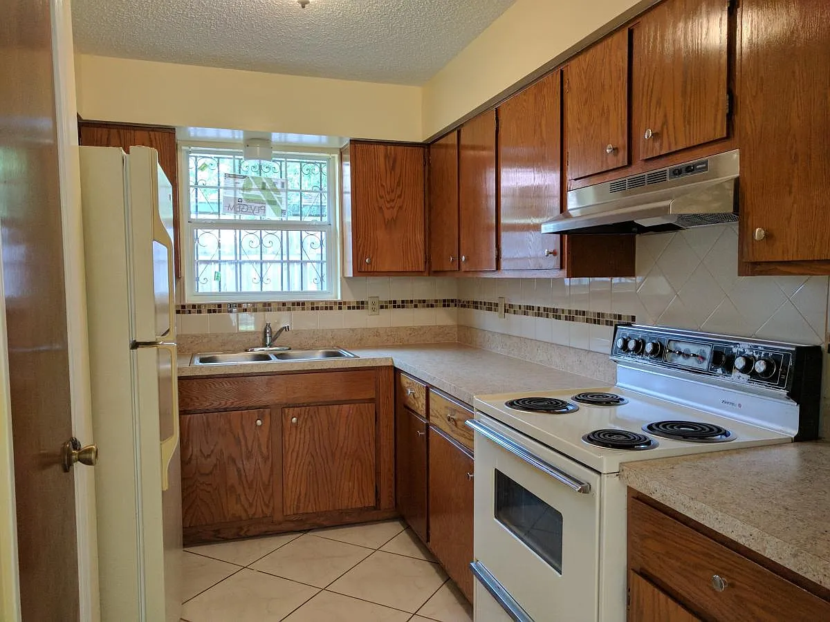 2613 Carnation Avenue — Photo 2