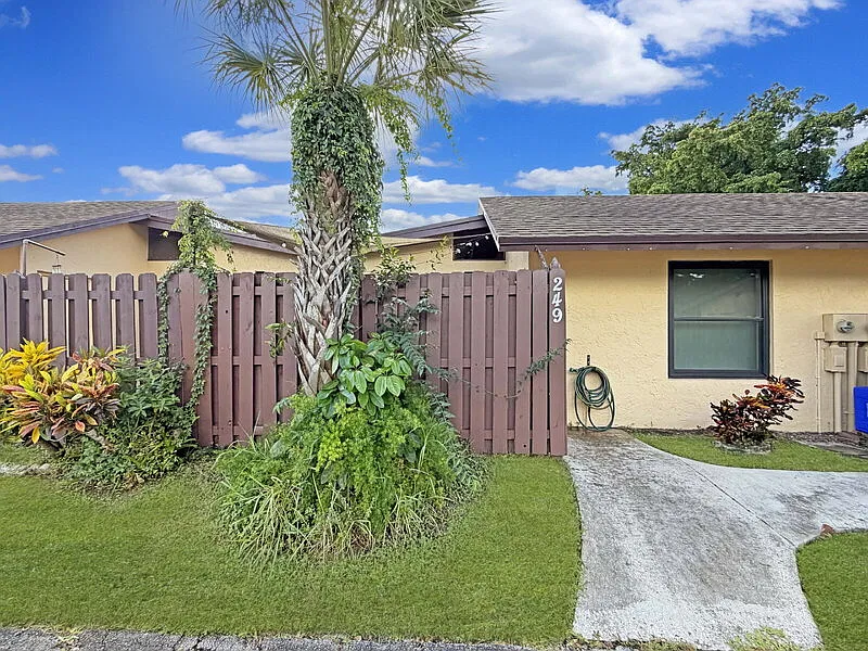 249 Briarwood Cir