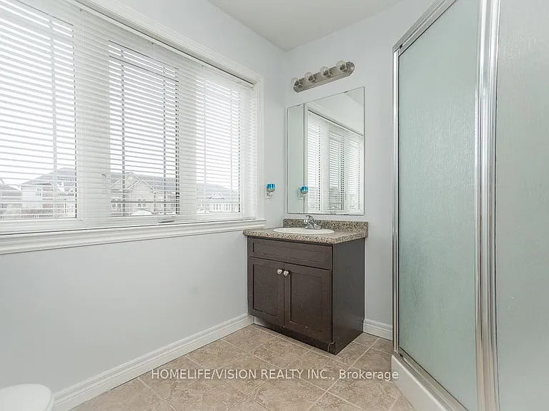 98 Highgate Dr #UPPER LEVEL — Photo 8