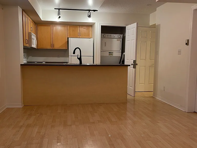 208 Niagara St W #Townhouse 27 — Photo 7