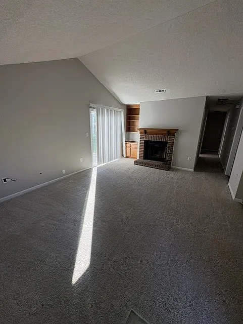 3 bed, 1360 sqft, $1,750 — Photo 3