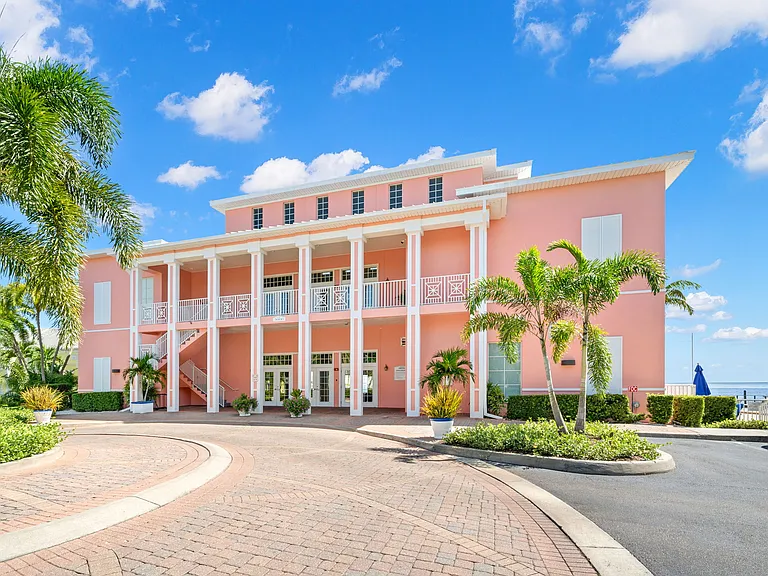 5243 Beach Dr SE #B — Photo 28