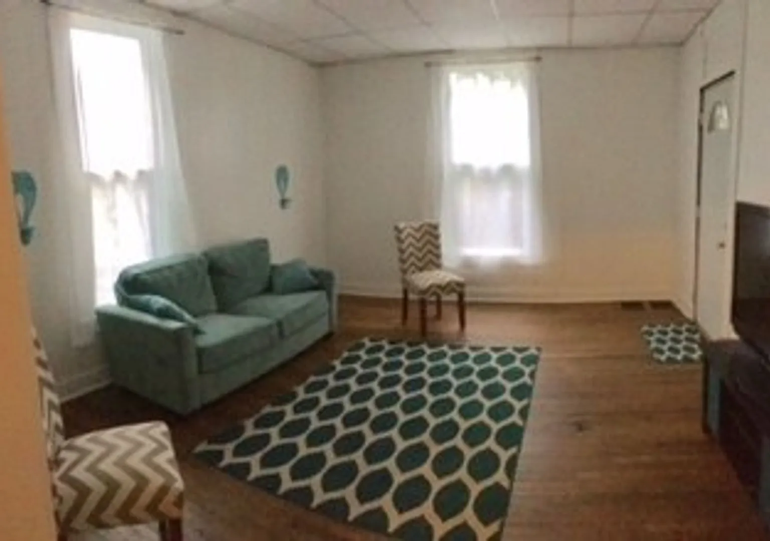 1 bed, 1 bath duplex located near downtown Bloomington - Available August 2027! — Photo 2