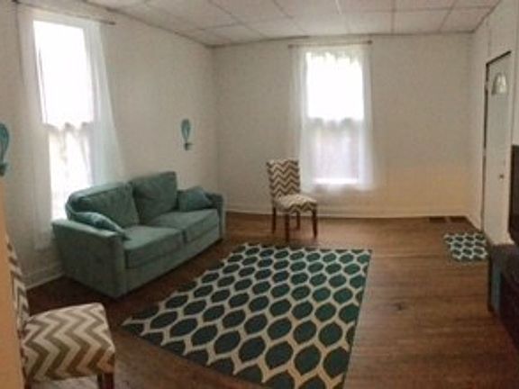 2nd image of 547 S Lincoln St #2