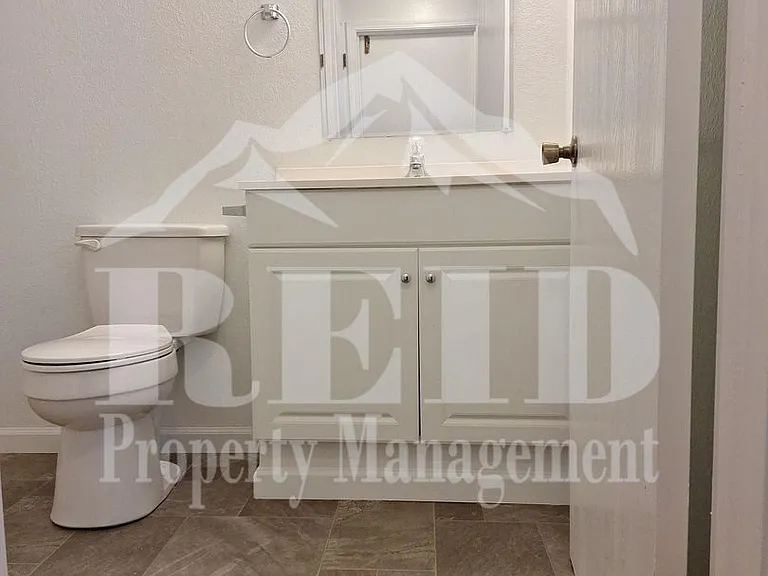 5300 Alameda St SW — Photo 16