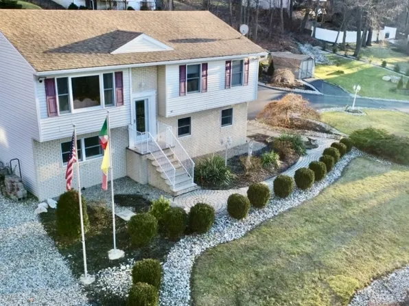 42 Scenic Dr, Hardyston Twp., NJ 07419