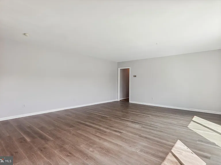 10631 Montrose Ave #M-202 — Photo 10