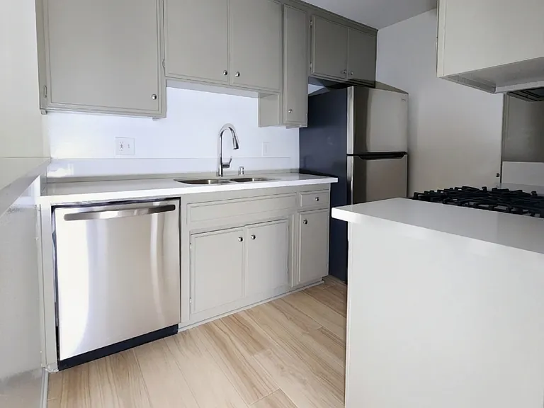 1410 Wellesley Ave #201 — Photo 6