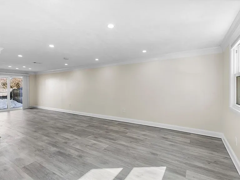 8 Captain Cook Ln #U — Photo 6