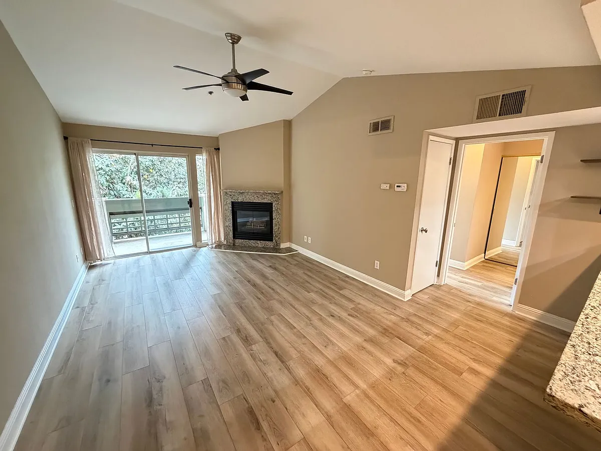 Building Photo - 2560 Oak Rd #321