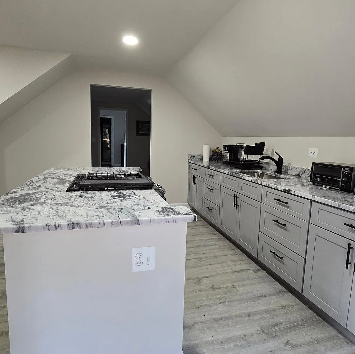 6585 Lovers Ln — Photo 2