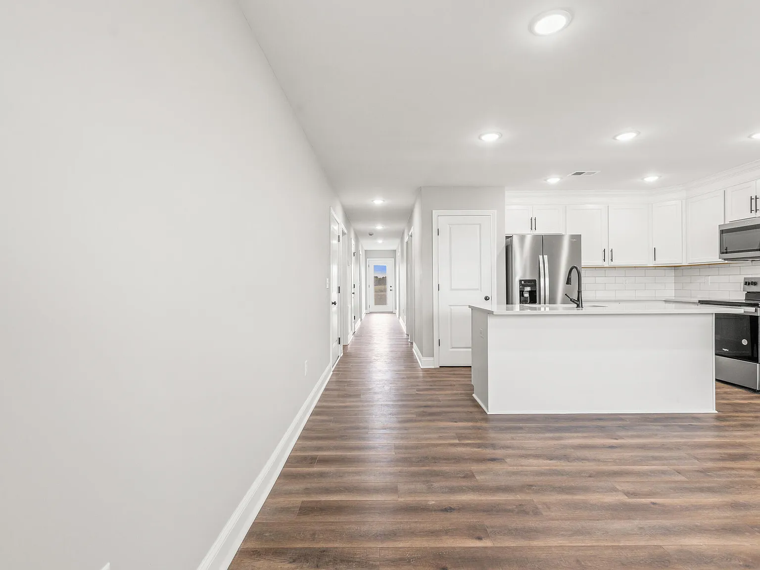 3 bed, 2.0 bath, 1250 sqft, $1,700 — Photo 3