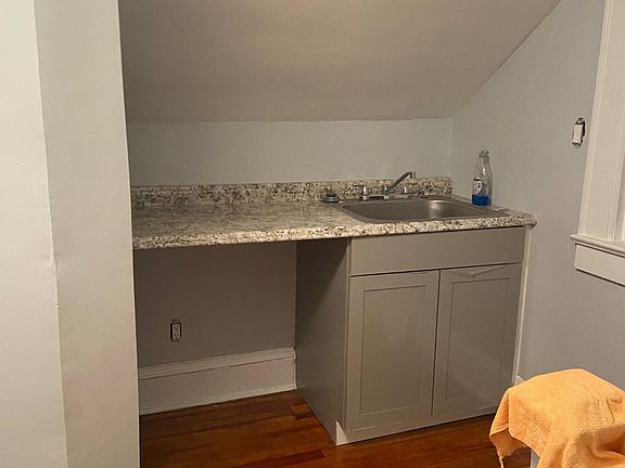 5th image of 1010 Auburn St