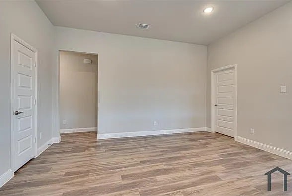 204 Rosewood Dr — Photo 4