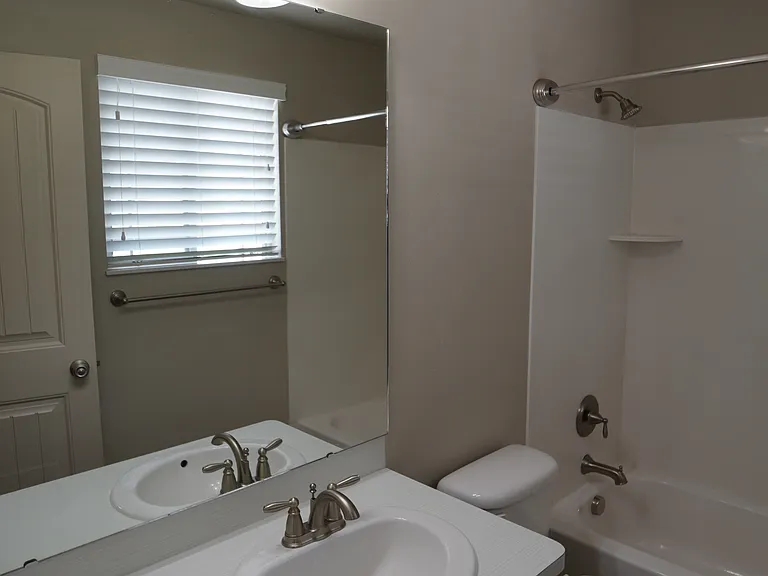 1923 N 300 W — Photo 14