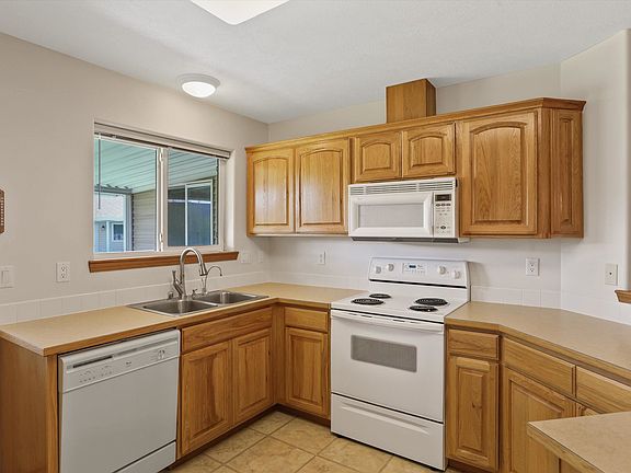 4th image of 902 N Golden Ct