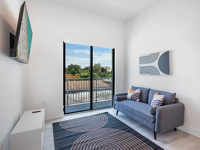 Otto Apartments — Photo 15
