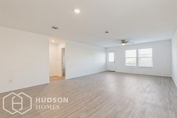 5th image of 426 Angel Trumpet Ct