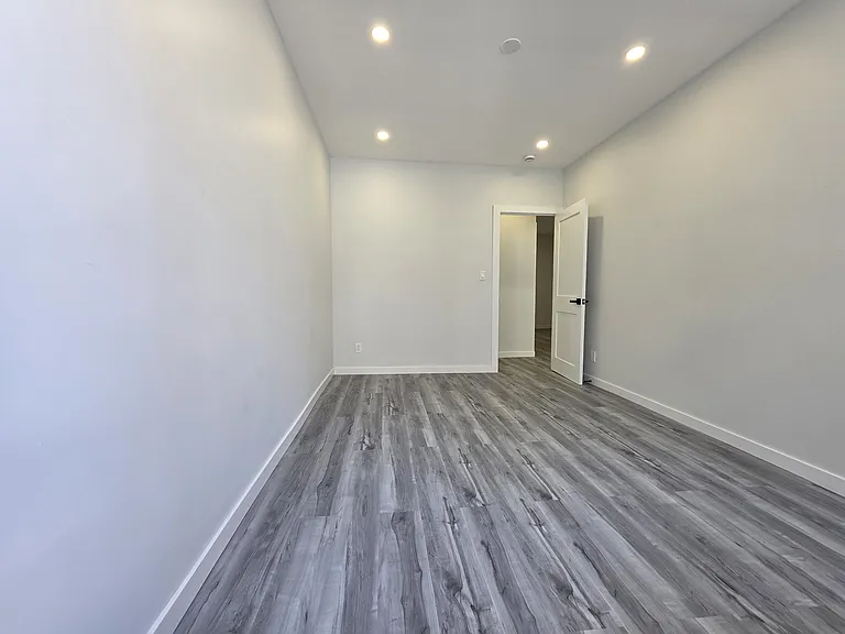 411 Grand St #2R — Photo 7
