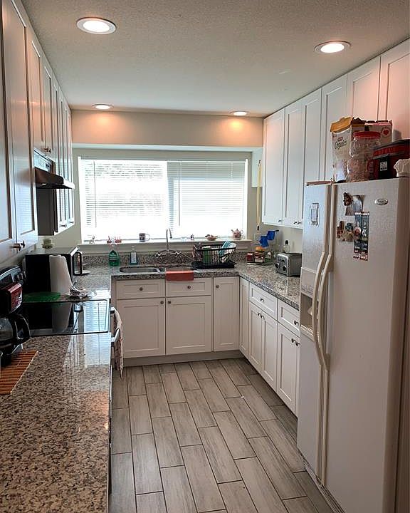 1st image of 920 Vivian Ave