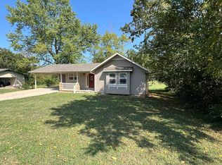 103 W 9th St, Willow Springs, MO 65793